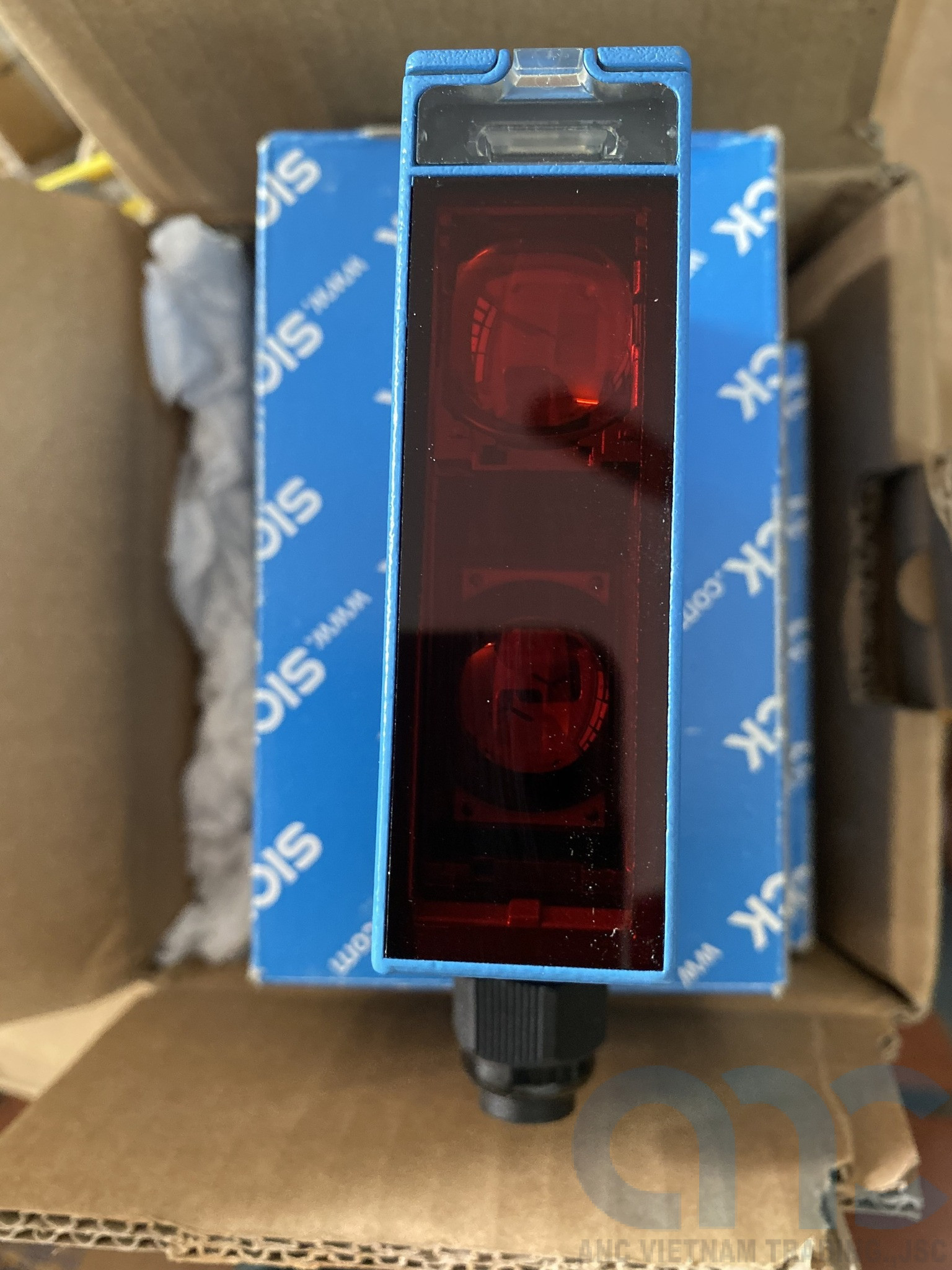 SICK WT24-2B210 Photoelectric Sensor – Brand New In Box, OEM